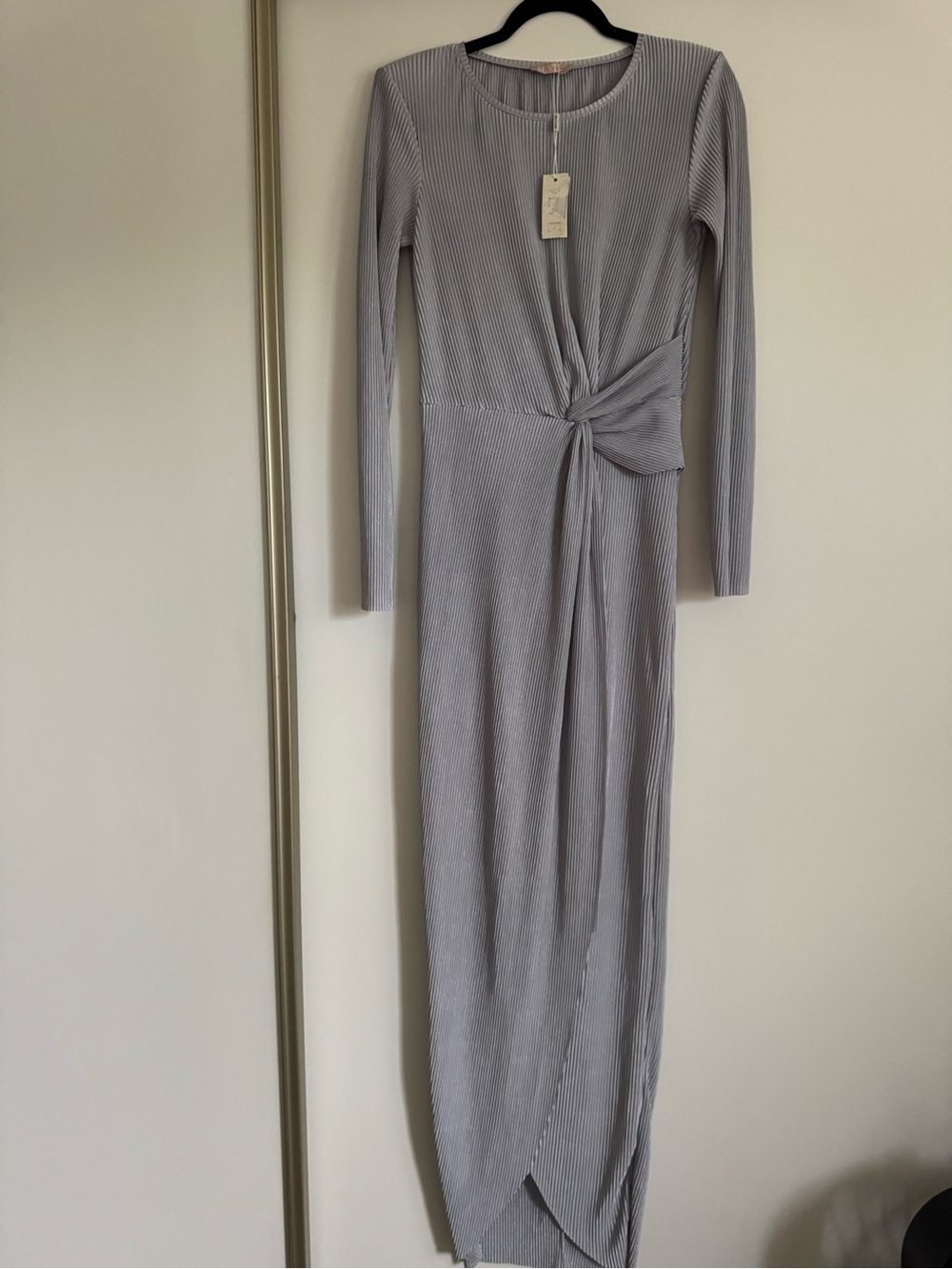 NLY Eve Elegant Long-Sleeve Twist Front Maxi Dress in Light Gray